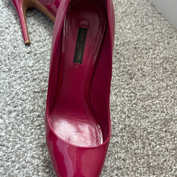 Louis Vuitton shoes - Picture 8 of 9